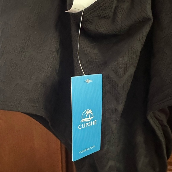 Elegant Black Dress - Picture 7 of 8